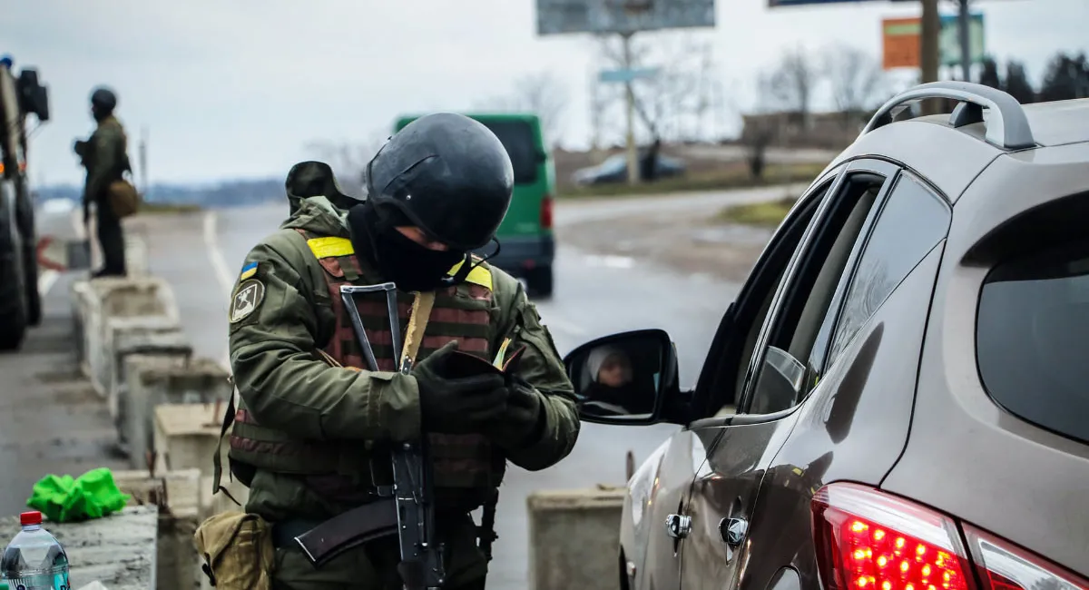 В Украине внесли изменения в правила остановки автомобилей на блокпостах - today.ua
