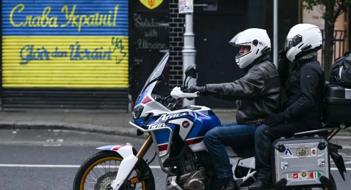 Кабмін дозволив мотоциклам рухатися смугою руху громадського транспорту - today.ua