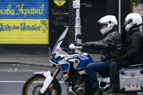 Кабмін дозволив мотоциклам рухатися смугою руху громадського транспорту