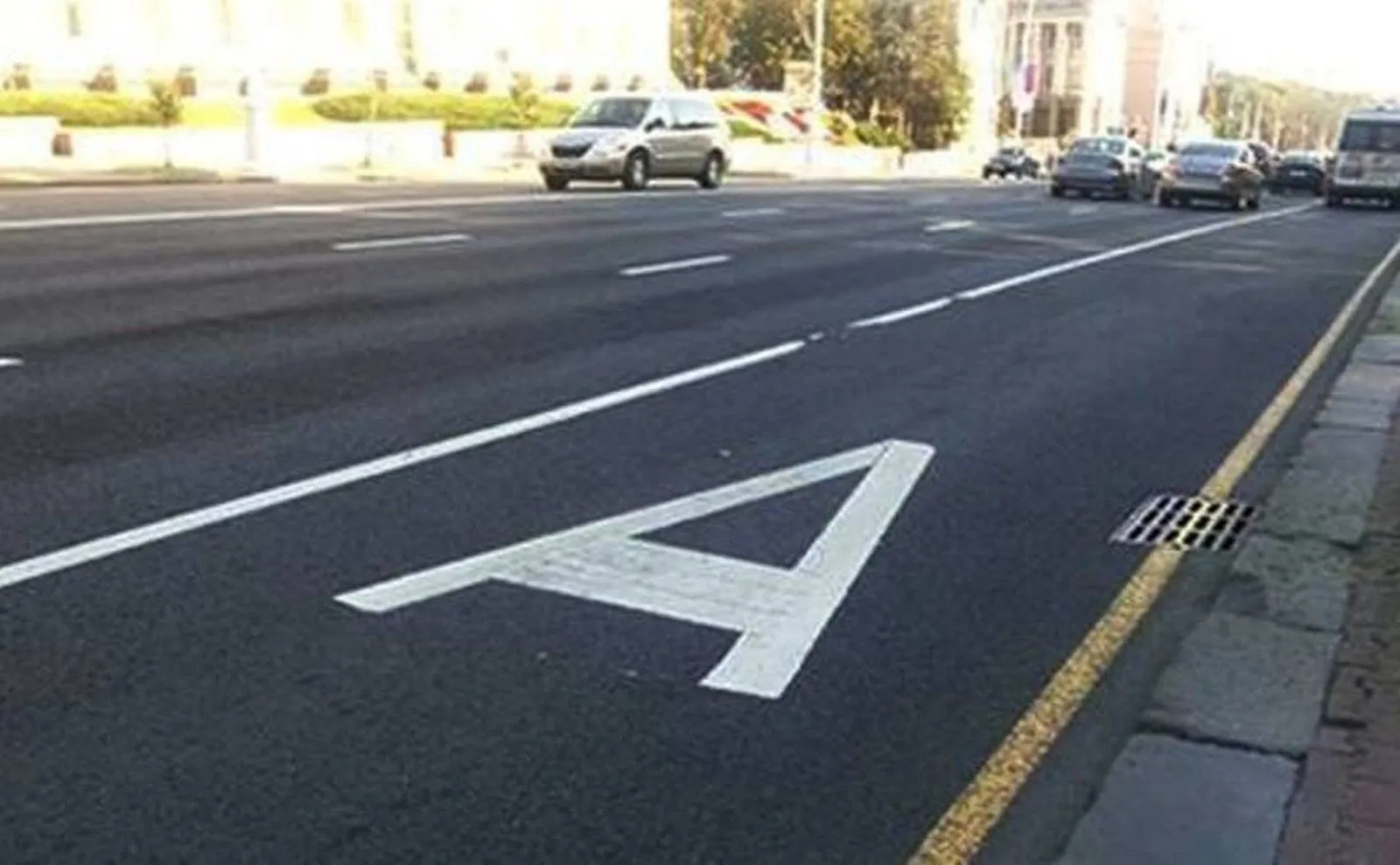 Кабмін дозволив мотоциклам рухатися смугою руху громадського транспорту Кабмін дозволив мотоциклам рухатися смугою руху громадського транспорту - today.ua