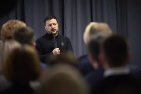 Заставить Россию прекратить огонь можно в ближайшие недели или месяцы, - Зеленский