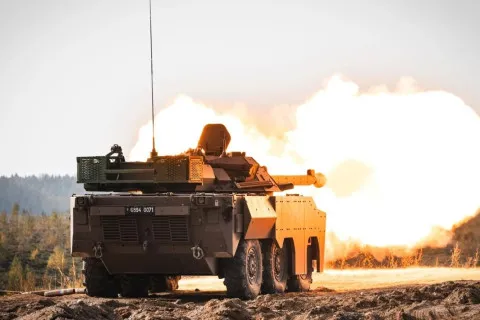 Макрон пообещал передать Украине новые боевые машины VAB и AMX-10RC