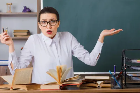 Имеет ли право учитель разговаривать в школе на русском языке на переменах