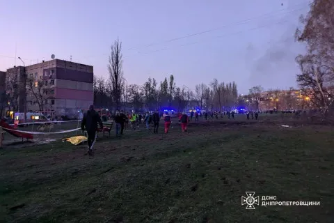 Удар баллистикой по детской площадке в Кривом Роге: ракета была начинена кассетными зарядами