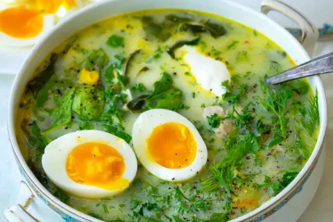 Зелений борщ як у ресторані: рецепт із секретним інгредієнтом, що покращує смак страви