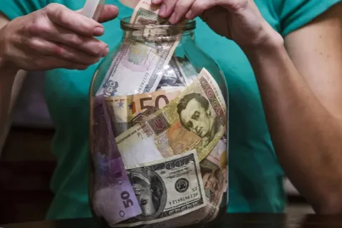 Как сохранить и приумножить сбережения во время войны: эксперты назвали надежные инструменты