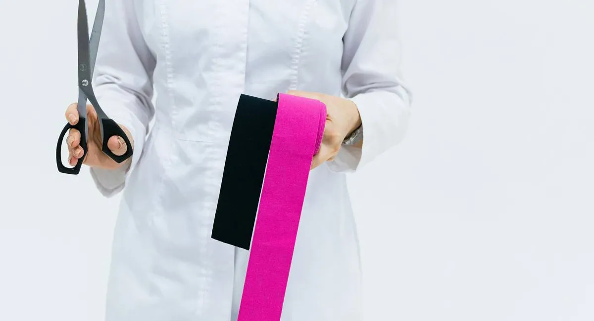 Тейпування корисне для м'язів, суглобів і шкіри: лікар розповів про популярну процедуру - today.ua