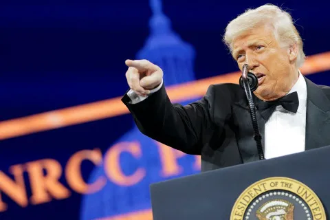 Трамп заявил, что иностранные лидеры готовы на все ради отмены пошлин: "Целуют меня в зад"