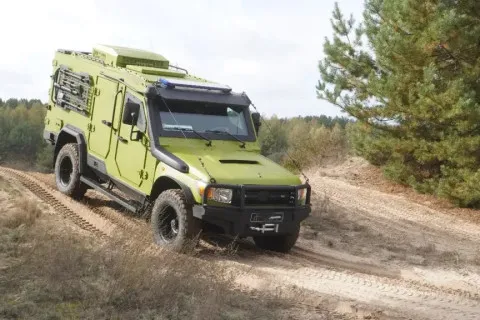 Для эвакуации раненых: ВСУ получили бронеавтомобиль "Джура-ЭВАК"