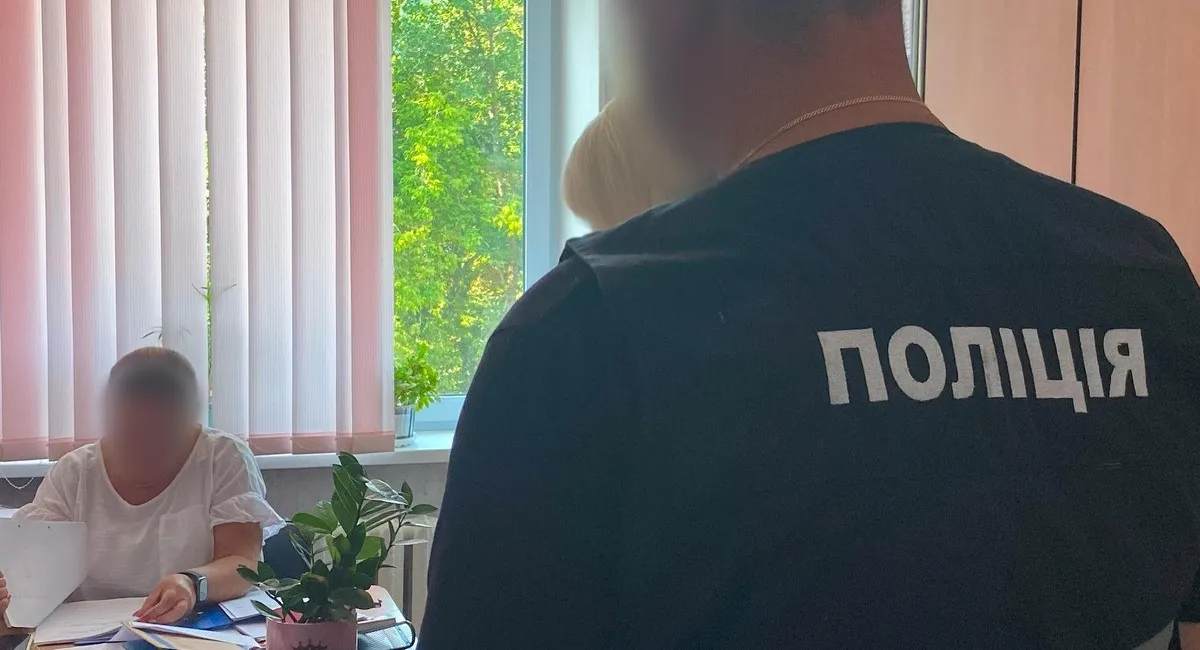 Поліція викрила директорку автошколи, яка за гроші допомагала отримувати права без навчання та іспитів - today.ua