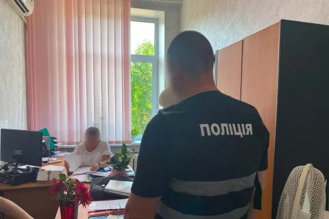 Поліція викрила директорку автошколи, яка за гроші допомагала отримувати права без навчання та іспитів