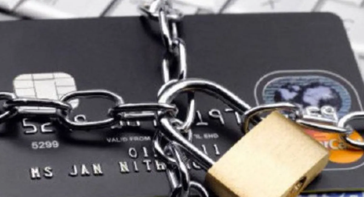 Банк заблокував рахунок і вимагав 30% за право забрати гроші: на чиєму боці був суд - today.ua