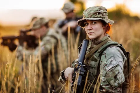 В Офисе президента предлагают ввести обязательную военную службу для женщин