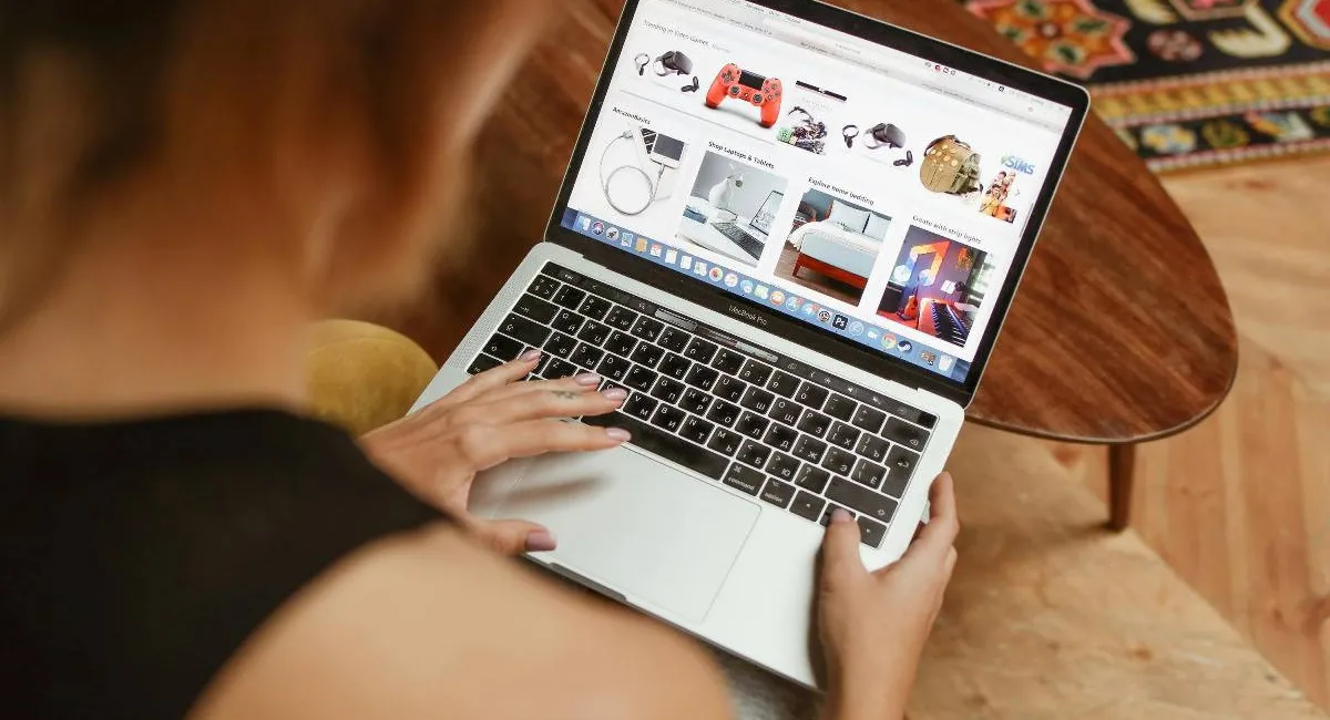 Податкова моніторить соцмережі в пошуках продавців, які не сплачують податки: кого очікує лист щастя - today.ua