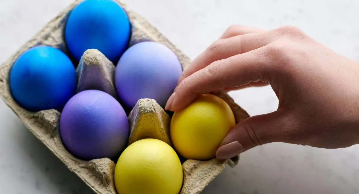 Як пофарбувати яйця на Великдень без хімії: топ-3 способи зробити красиві та оригінальні крашанки - today.ua