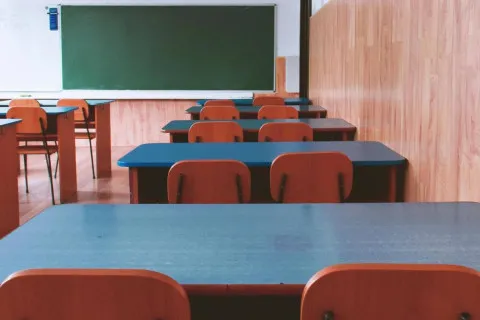 В Україні з 1 вересня можуть закрити частину шкіл: які навчальні заклади потраплять у зону ризику