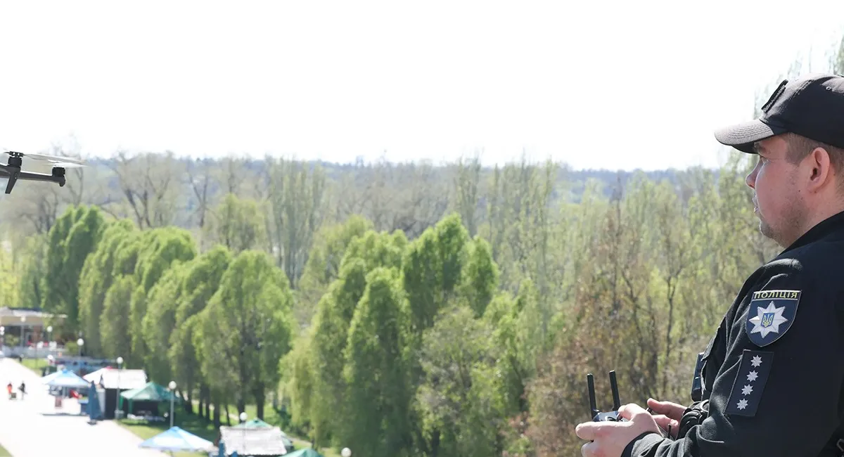 За українцями тепер стежитимуть навіть з повітря: МВС впроваджує дрони для виявлення підозрілих осіб  - today.ua