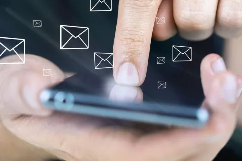 Украинцам будут рассылать повестки через SMS-сообщения