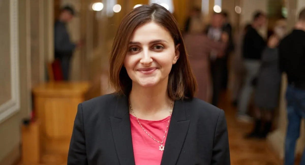 Стоит ли хранить деньги в долларах и какими налогами нас удивит государство — нардеп Василевская-Смаглюк о бедности украинцев и долгах страны - today.ua