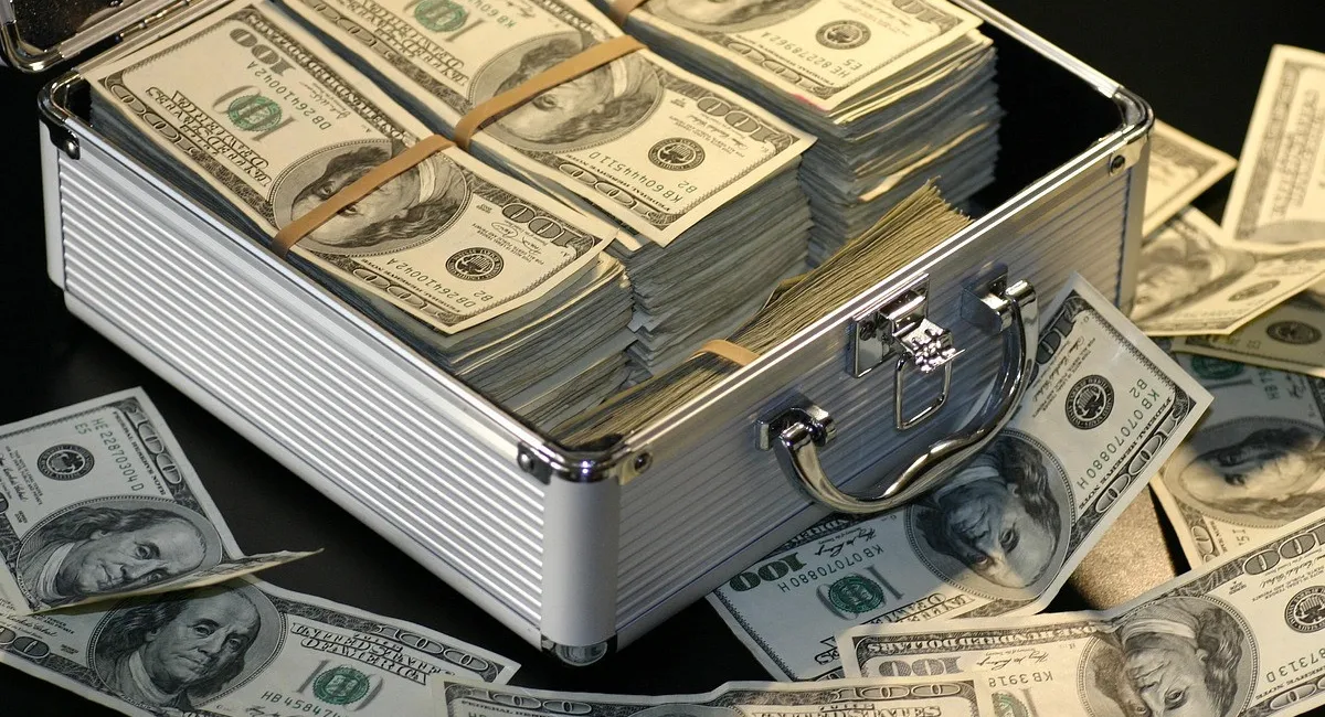 Може зрости до 50 гривень: аналітики оприлюднили три сценарії еволюції курсу долара у 2026 році - today.ua