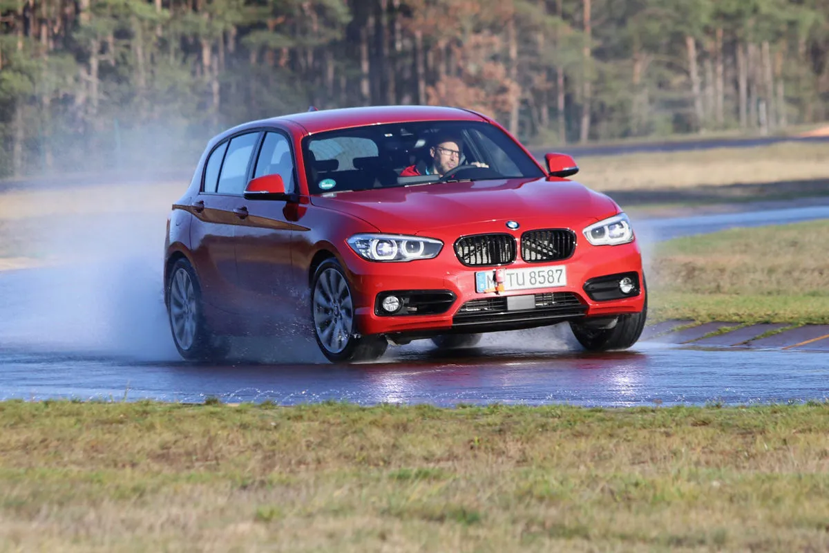 Эксперты объяснили, почему нельзя летом ездить на зимней резине  - today.ua