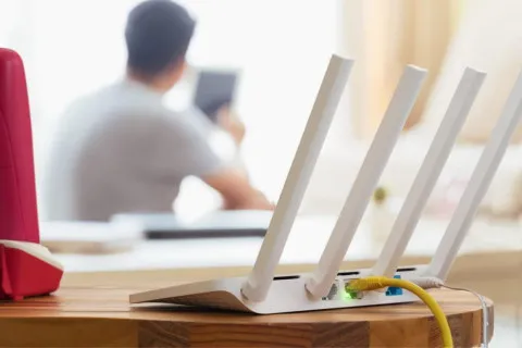 Wi-Fi більше не витримує навантаження: вчені тестують нову технологію, яка передає дані через світло