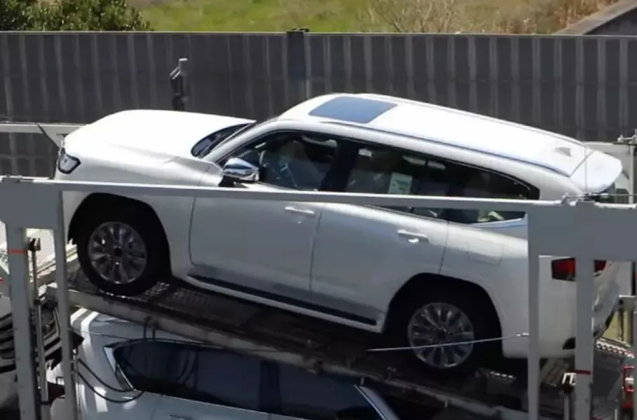 В Сети раньше премьеры рассекретили новый Land Cruiser 300 - today.ua
