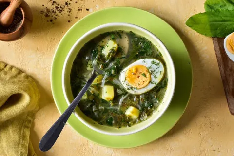 Зелений борщ зі щавлем та яйцем: рецепт апетитної страви з секретним інгредієнтом