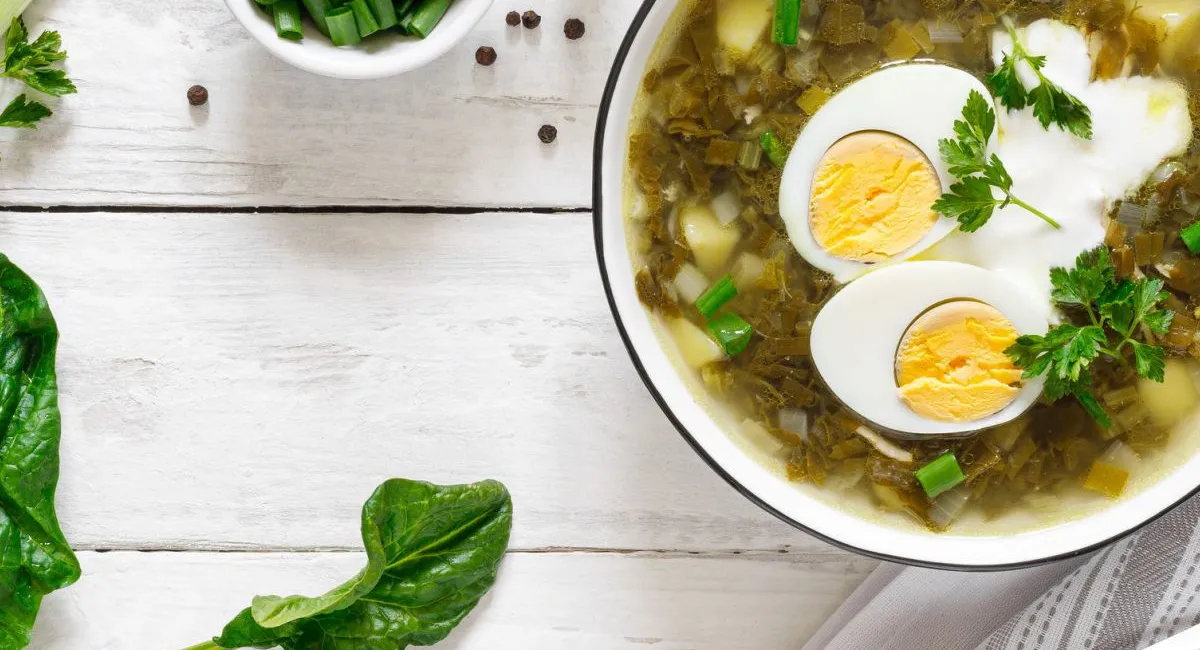 Невероятно вкусный зелёный борщ с неожиданным ингредиентом: рецепт блюда, которое удивит всех - today.ua