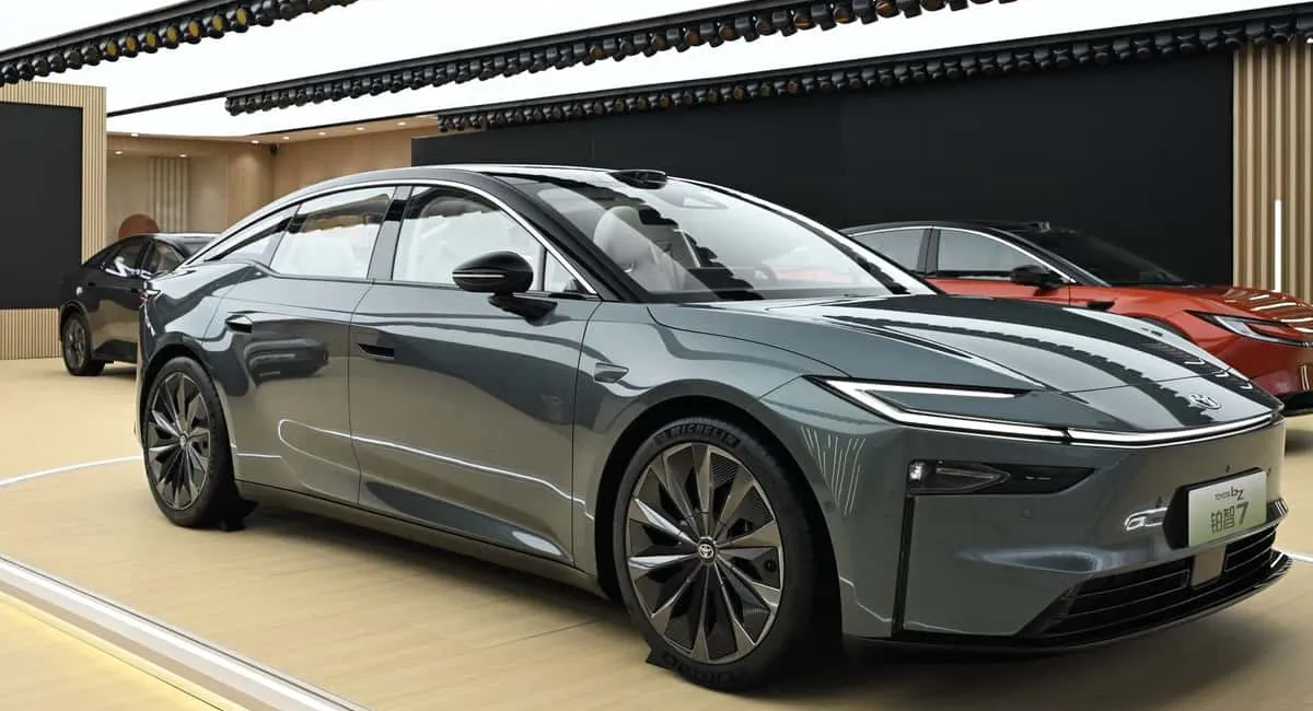 Toyota показала новый флагманский электрический седан bZ7: фото - today.ua