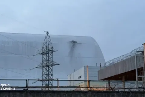 Дрон, повредивший укрытие на Чернобыльской АЭС, натворил больше бед, чем нам говорят: детали, которые стали известны