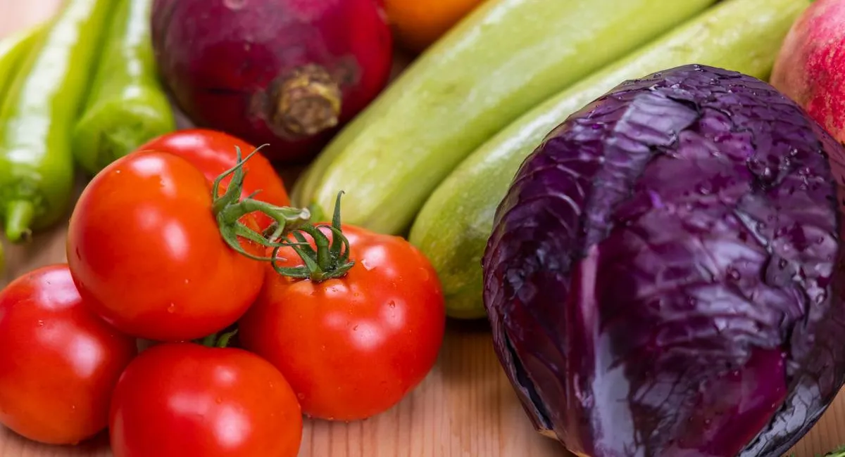 Названо найкорисніші для здоров'я кишківника овочі: їх варто їсти кожен день - today.ua