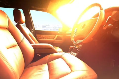 Названо секретний спосіб швидкого охолодження салону автомобіля