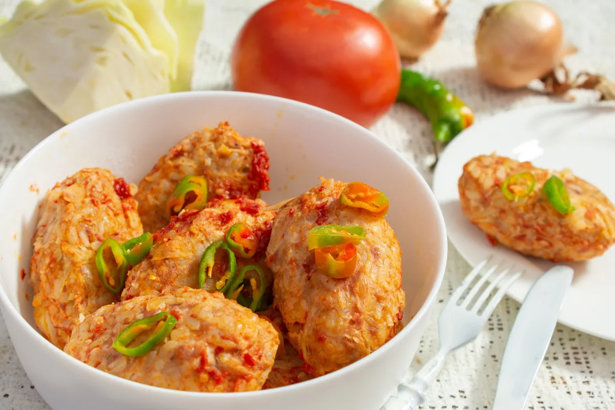 Ленивые голубцы с карамелизированной капустой: как сделать быстрый и необычный ужин Ленивые голубцы с карамелизированной капустой: как сделать быстрый и необычный ужин - today.ua