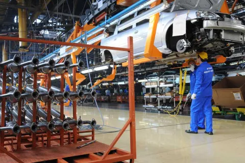 У Росії почалася економічна катастрофа: зупиняється бюджетоутворюючий промисловий гігант, людей знімають з виробництва