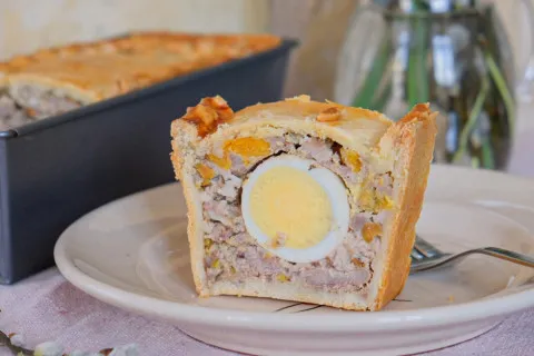 Забудьте об обычной колбасе: как приготовить ресторанный мясной шедевр на Пасху