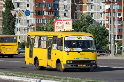 Кто может ездить в маршрутках бесплатно: правила для украинцев в 2026 году