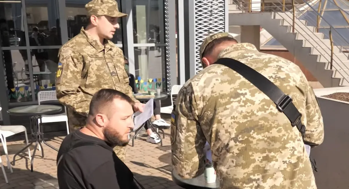 Працівникам ТЦК дозволили застосовувати вогнепальну зброю проти цивільних громадян - today.ua