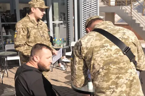 Працівникам ТЦК дозволили застосовувати вогнепальну зброю проти цивільних громадян