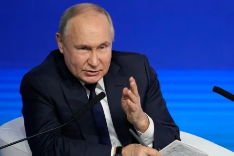 Зеленский предупредил: Путин не остановится на Донбассе, под угрозой два больших города