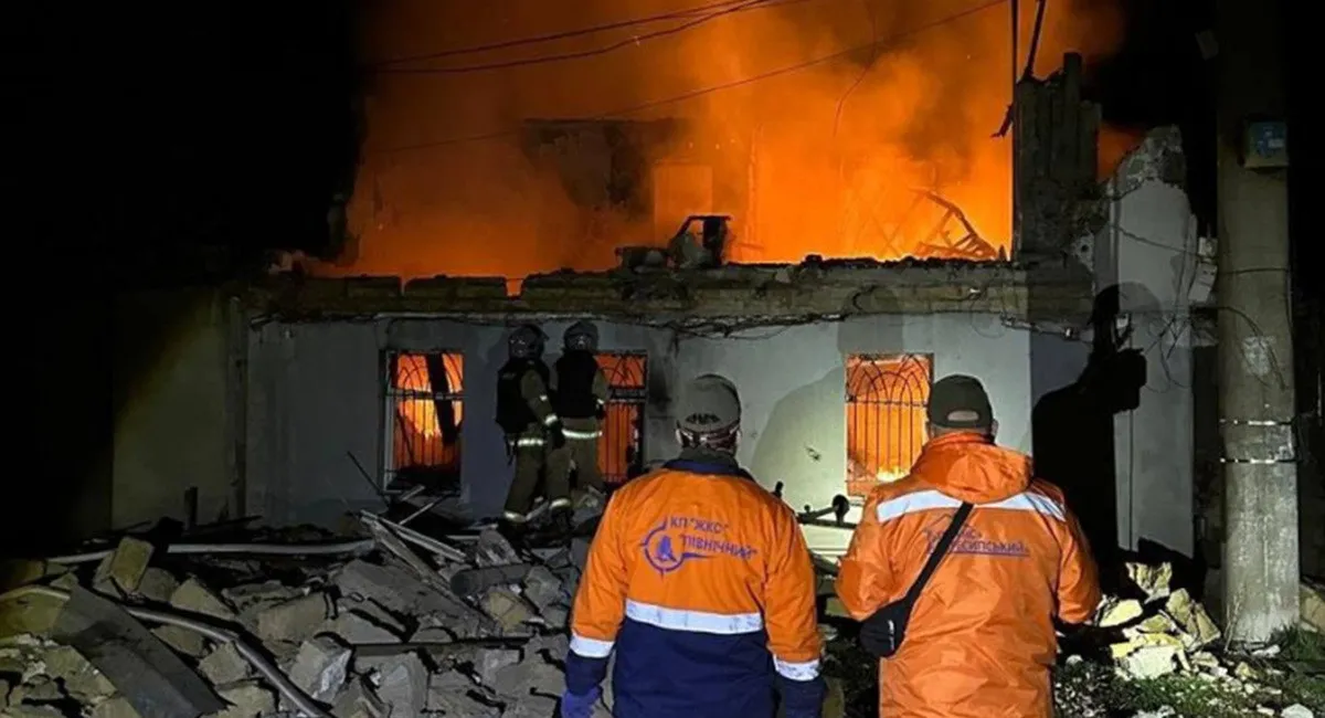 Кров та руїни в Одесі: ворог поцілив у житлові будинки та дитсадок, є загиблі - today.ua