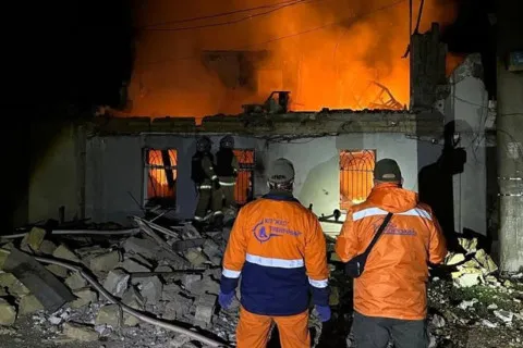 Кров та руїни в Одесі: ворог поцілив у житлові будинки та дитсадок, є загиблі