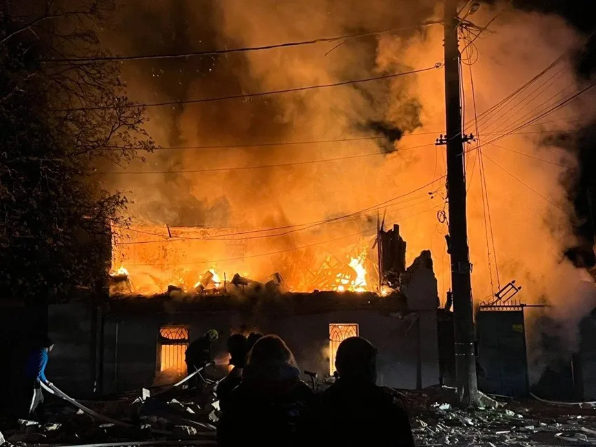 Кров та руїни в Одесі: ворог поцілив у житлові будинки та дитсадок, є загиблі - today.ua