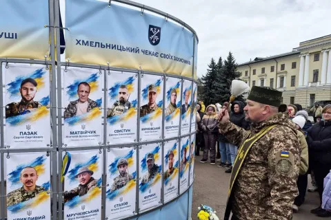 В одном из городов Украины накануне Пасхи открыли Аллею надежды: кто на портретах