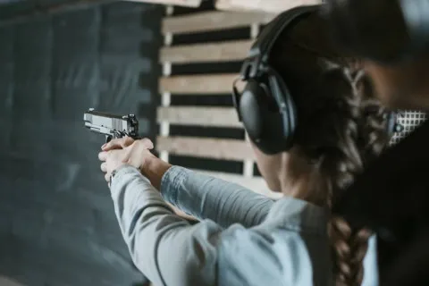 Право на самозахист: у владі підтримали ідею озброєння цивільних