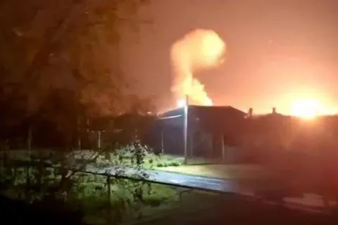 Дроны атаковали ЖД в Ростовской области, парализовав движение поездов (фото, видео)