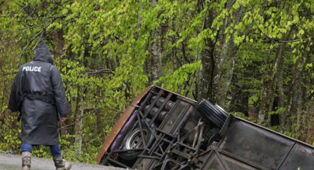 Смертельная поездка в Турцию: автобус с украинцами упал в пропасть в Болгарии, десятки пострадавших (фото) - today.ua