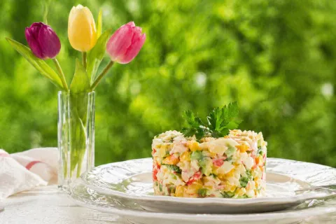Крабовый салат: рецепт закуски, как в ресторане, но проще и дешевле 