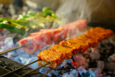Шашлык без мяса: топ-3 рецепта для пикника, которые удивят даже мясоедов