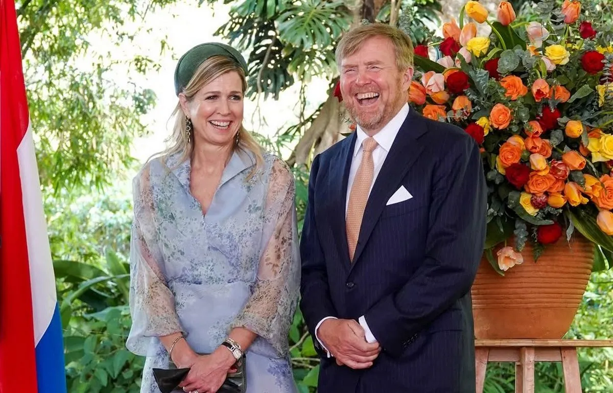 Вдарила ногою собаку: Олену Зеленську звинуватили у жорстокому поводженні з твариною, але є нюанс Вдарила ногою собаку: Олену Зеленську звинуватили у жорстокому поводженні з твариною, але є нюанс - today.ua